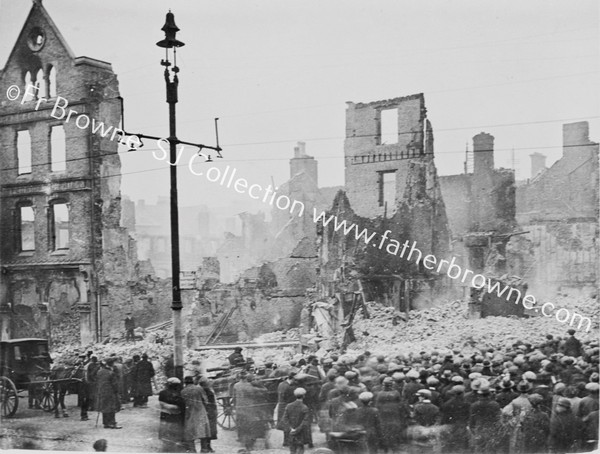 BURNING BUILDING WITH CROWD